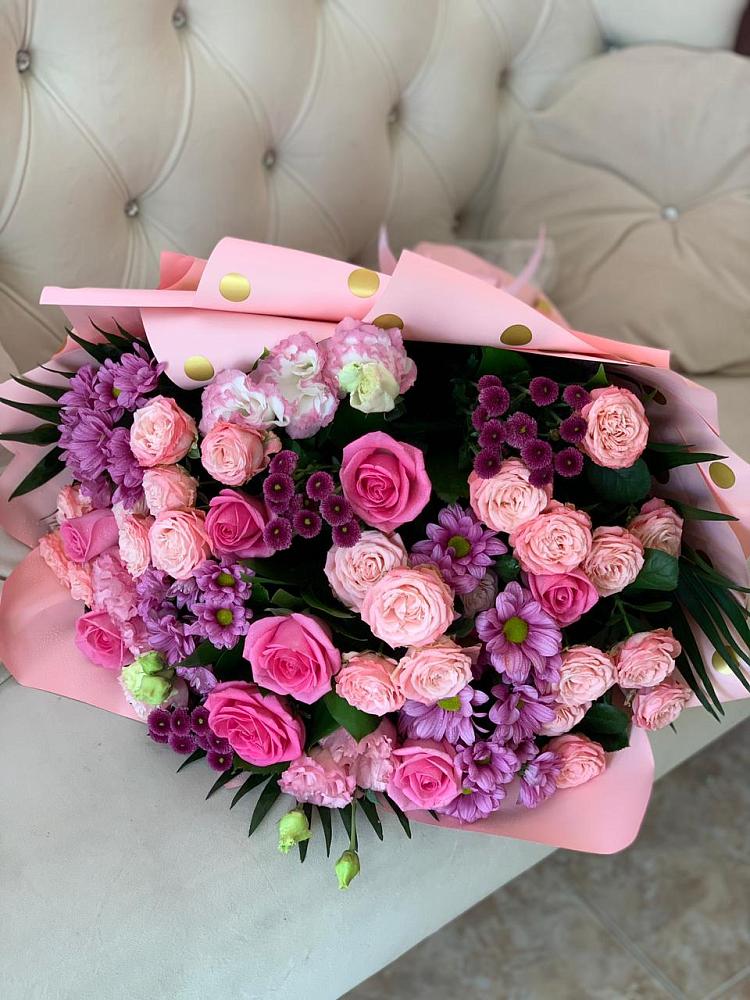 Букет цветов из: Хризантемы, Розы и Лизиантусы в Медведь