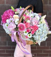 Композиция солнечный день в Медведь Цветочная композиция из Розы, Хризантемы, Пионы и Лизиантусы в корзине в Медведь