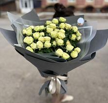Букет Белые кустовые розы Солинеро в Медведь