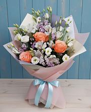 Букет цветов из:  Лизиантусы, Розы, Альстромерии и Гипсофила в Медведь