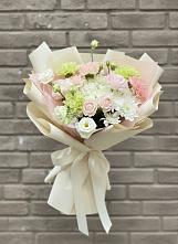 Букет цветов из:  Гвоздики, Розы, Лизиантусы и Хризантемы #REPLACE_PRED# Медведь
