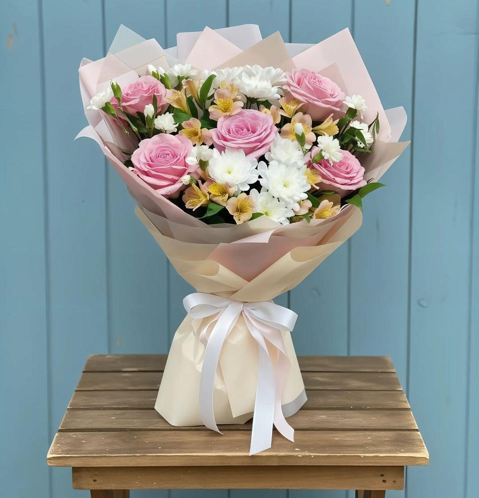 Букет цветов из: Гвоздики, Орхидеи и Розы в Медведь