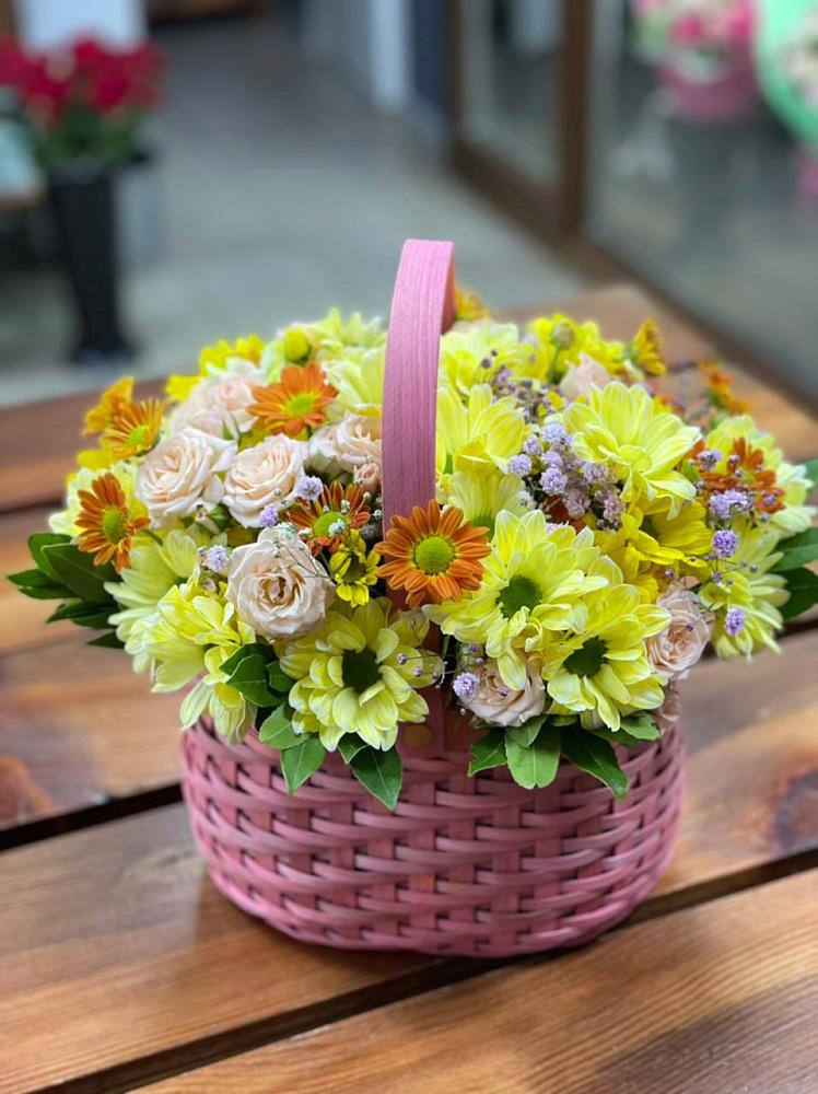 Цветочная композиция из Хризантемы и Розы в корзине в Медведь