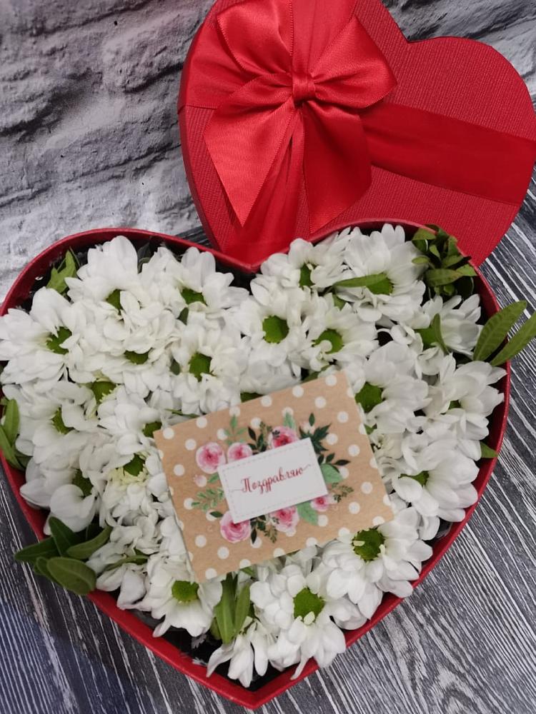 Цветочная композиция из Хризантемы в виде сердца в Медведь