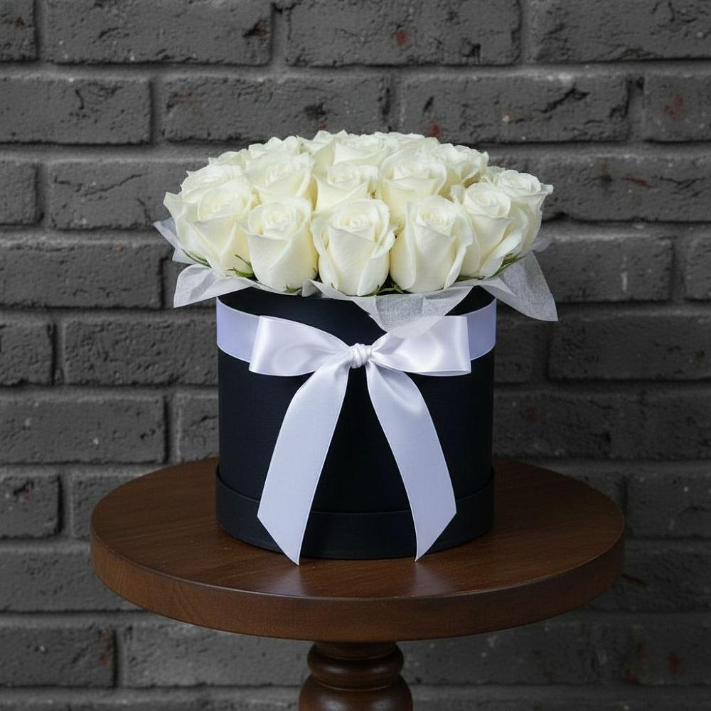 Цветочная композиция из Розы в шляпной коробке в Медведь