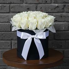 Цветочная композиция из Розы в шляпной коробке #REPLACE_PRED# Медведь