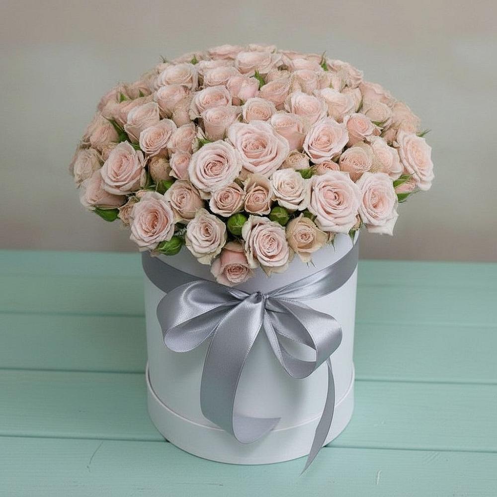 Цветочная композиция из Розы в шляпной коробке в Медведь